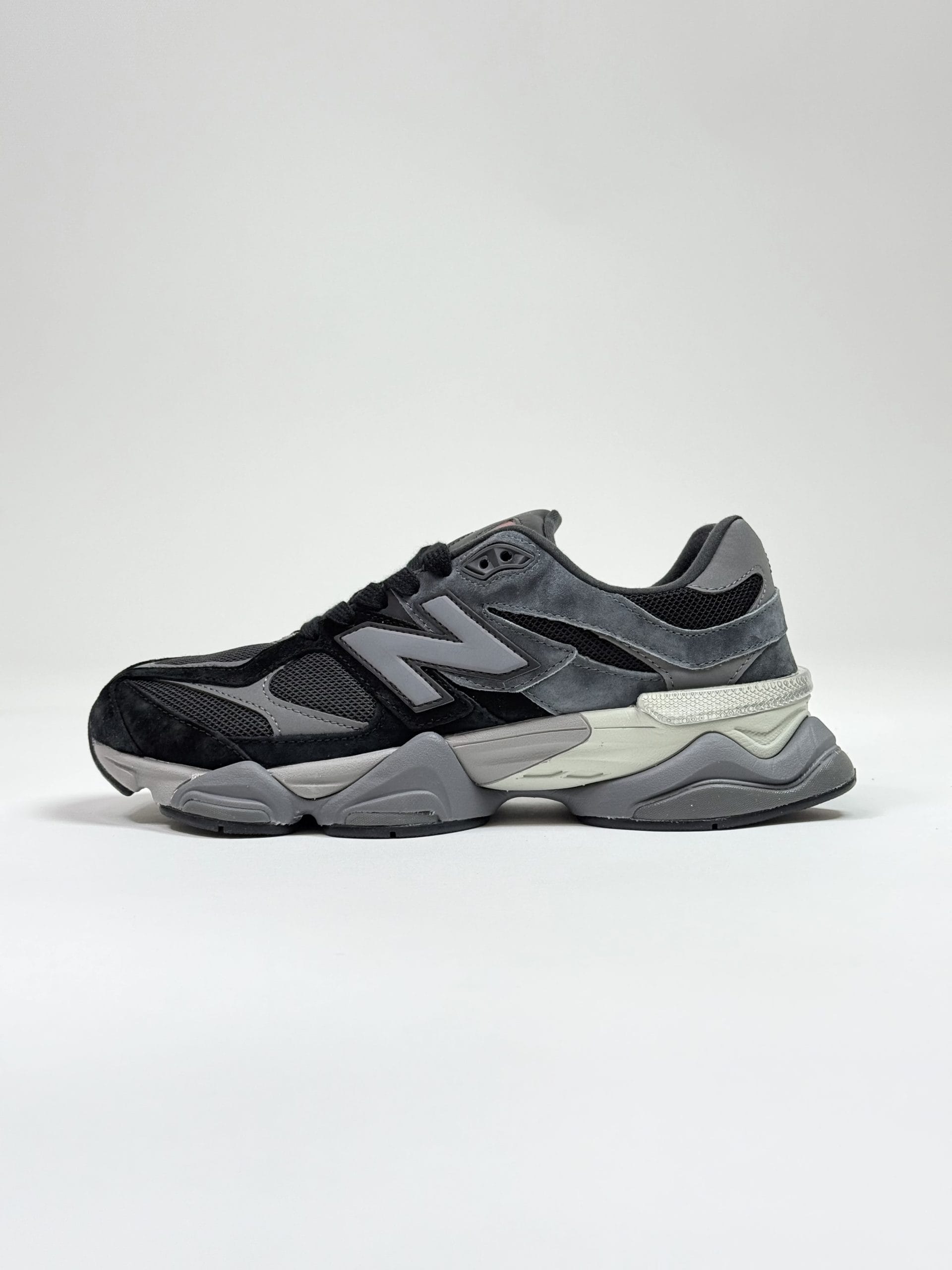 کفش نیوبالانس ۹۰۶۰ مشکی خاکستری