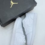 کفش نایک ایر جردن سفید